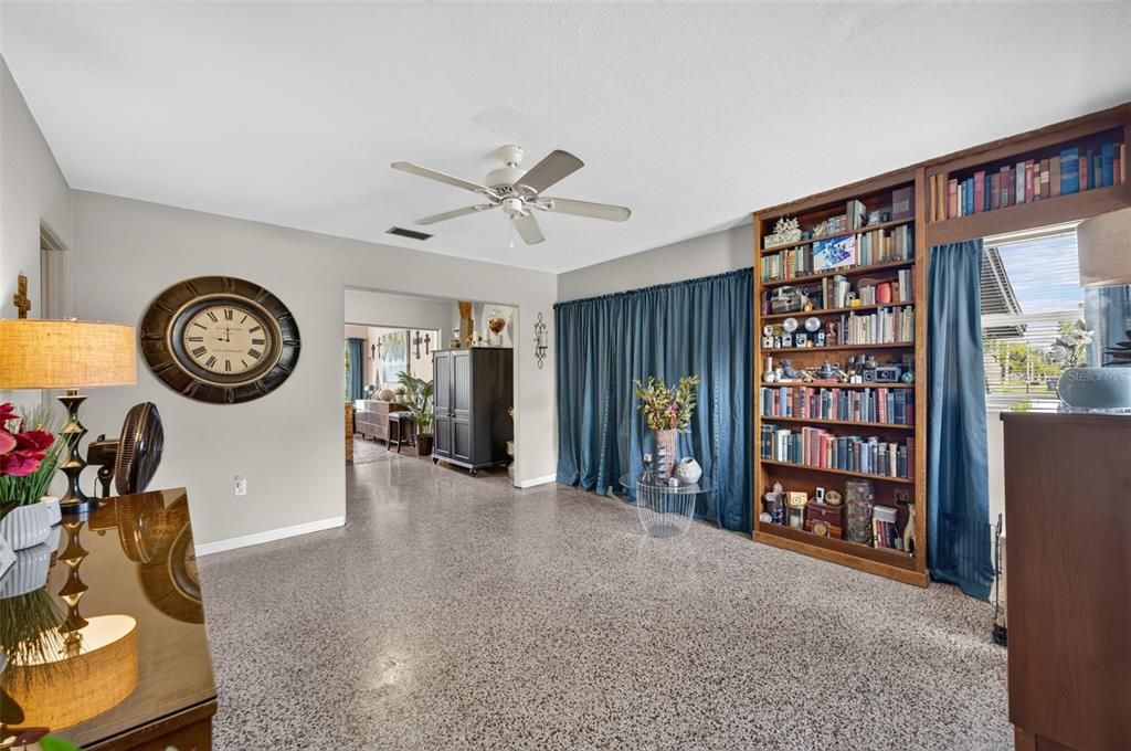 Activo con contrato: $299,000 (3 camas, 2 baños, 1492 Pies cuadrados)