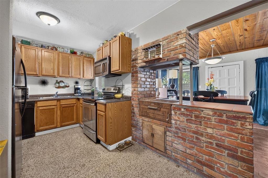 Activo con contrato: $299,000 (3 camas, 2 baños, 1492 Pies cuadrados)