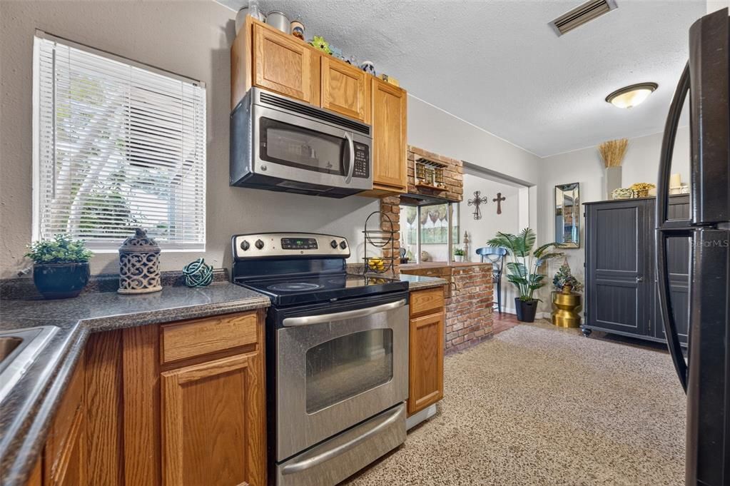 Activo con contrato: $299,000 (3 camas, 2 baños, 1492 Pies cuadrados)