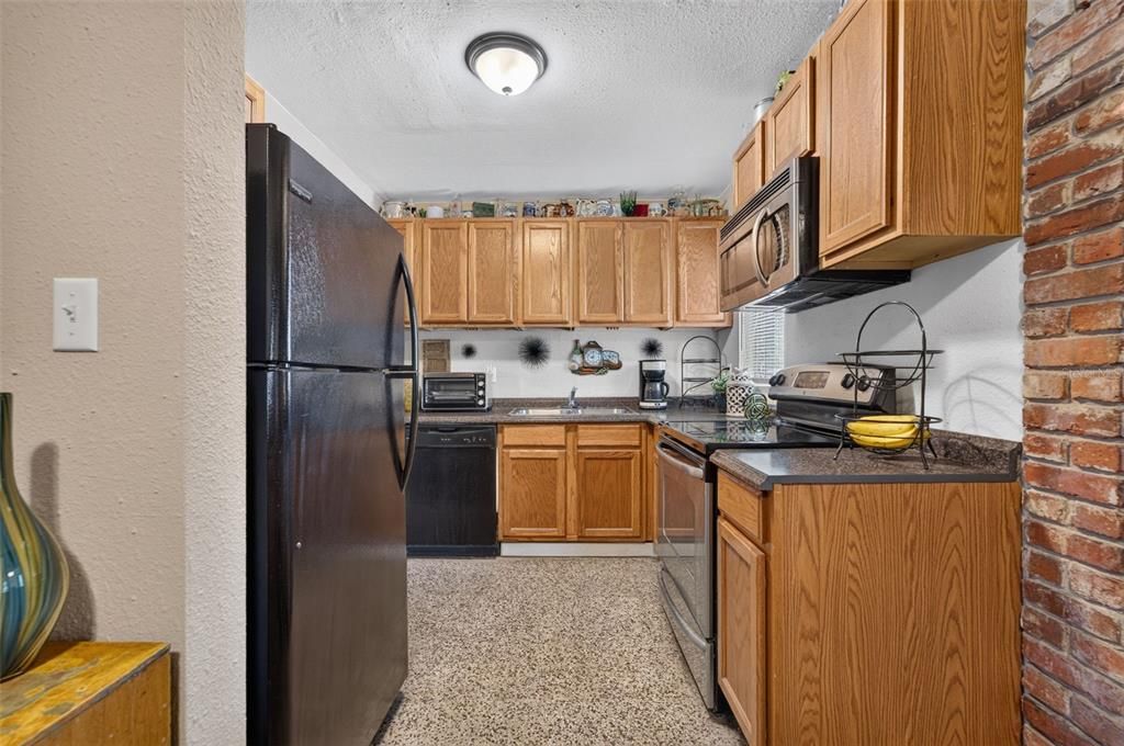 Activo con contrato: $299,000 (3 camas, 2 baños, 1492 Pies cuadrados)