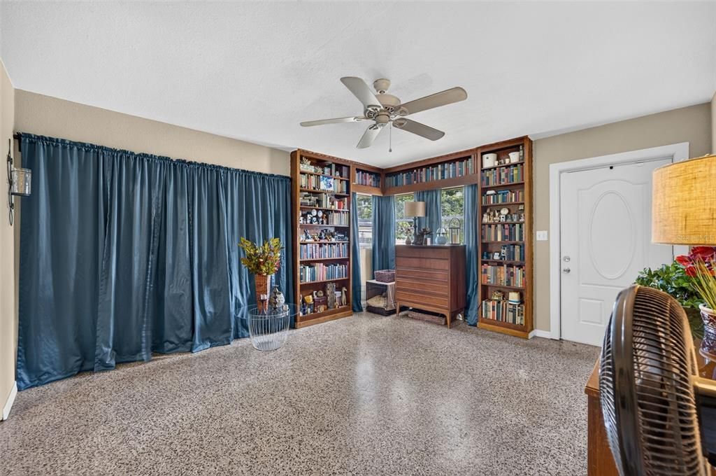 Activo con contrato: $299,000 (3 camas, 2 baños, 1492 Pies cuadrados)