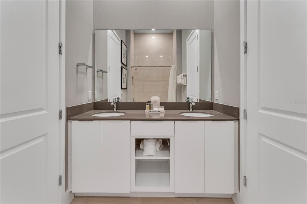 En Venta: $499,000 (5 camas, 4 baños, 2703 Pies cuadrados)