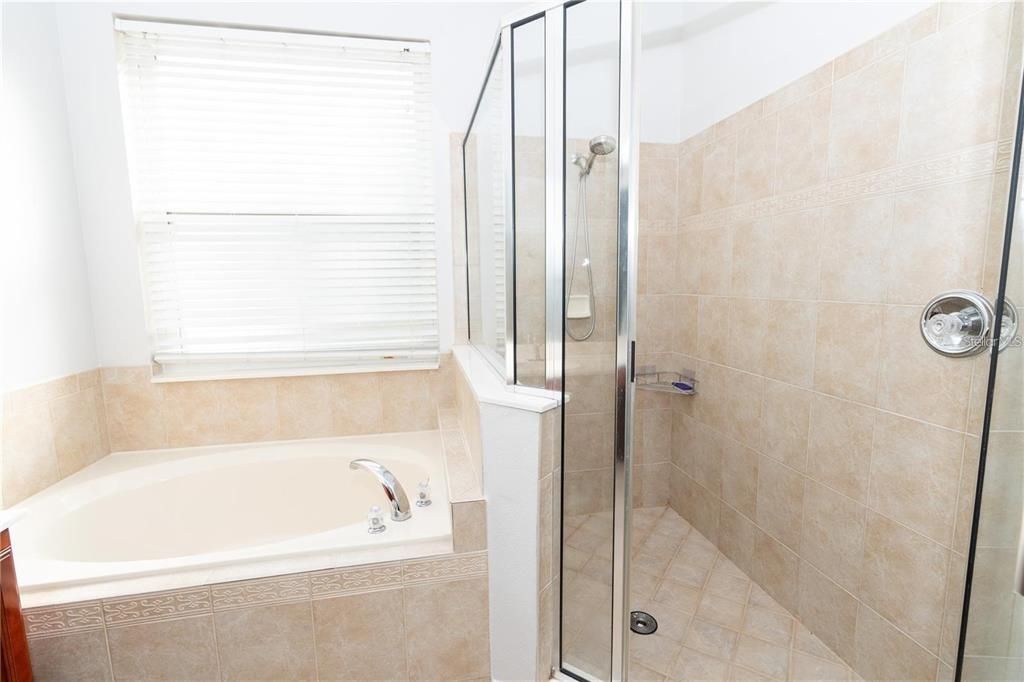 For Rent: $2,700 (3 beds, 2 baths, 2112 Square Feet)