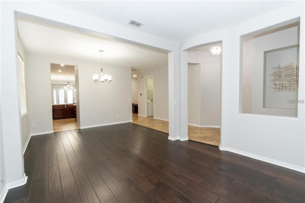 For Rent: $2,700 (3 beds, 2 baths, 2112 Square Feet)