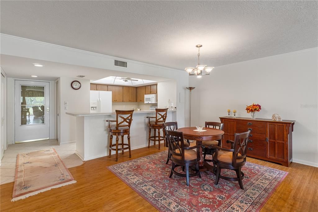 For Sale: $178,000 (2 beds, 2 baths, 1643 Square Feet)