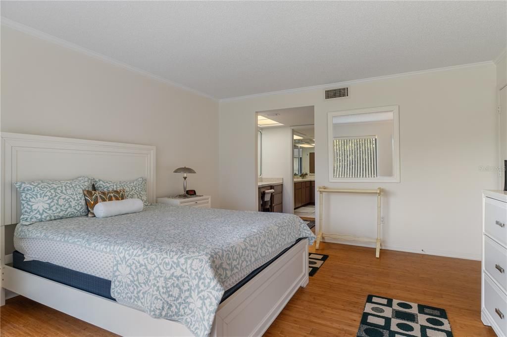 For Sale: $178,000 (2 beds, 2 baths, 1643 Square Feet)