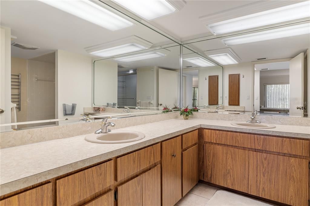 For Sale: $178,000 (2 beds, 2 baths, 1643 Square Feet)