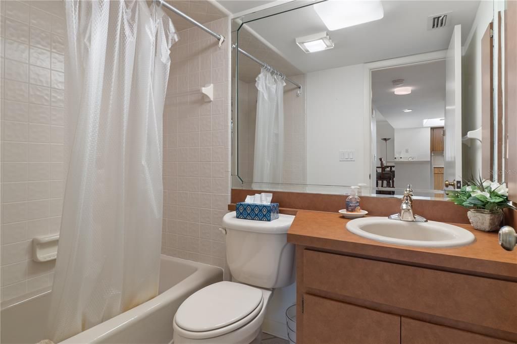 For Sale: $178,000 (2 beds, 2 baths, 1643 Square Feet)