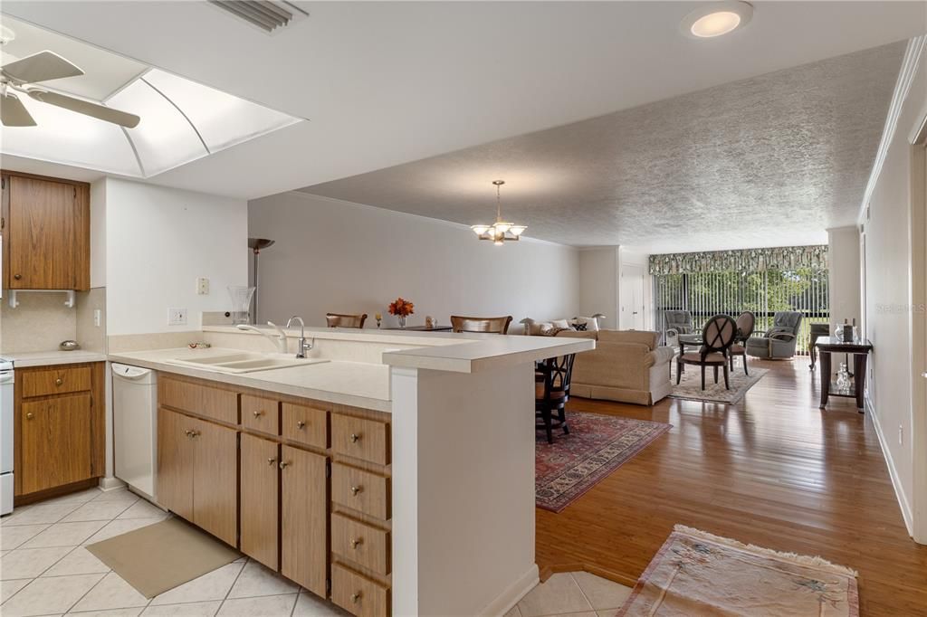 For Sale: $178,000 (2 beds, 2 baths, 1643 Square Feet)