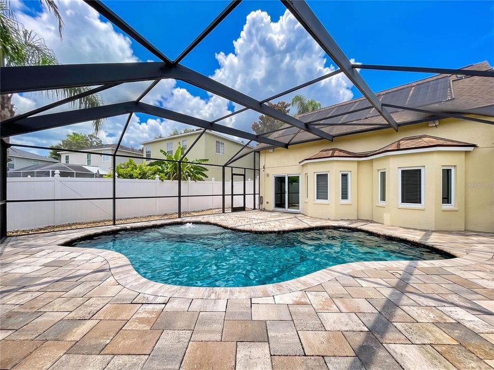 En Venta: $367,500 (4 camas, 2 baños, 1494 Pies cuadrados)