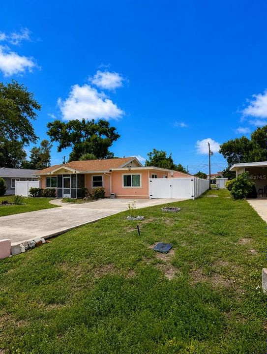 For Sale: $349,900 (4 beds, 2 baths, 1400 Square Feet)