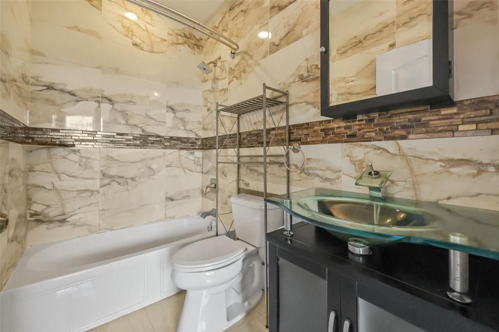 En Venta: $1,100,000 (5 camas, 4 baños, 4947 Pies cuadrados)