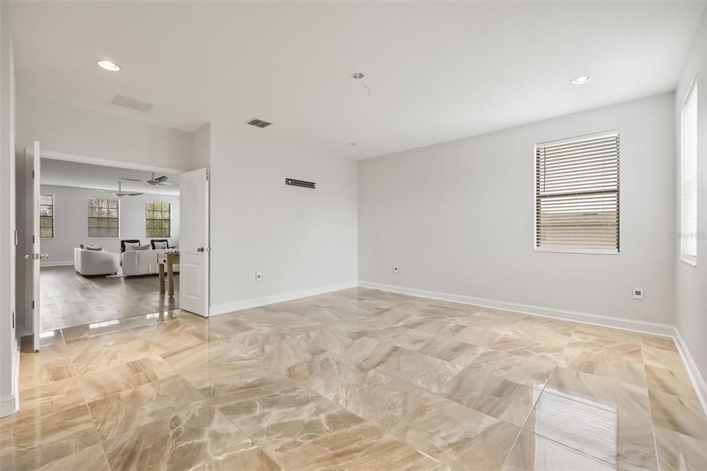 En Venta: $1,100,000 (5 camas, 4 baños, 4947 Pies cuadrados)