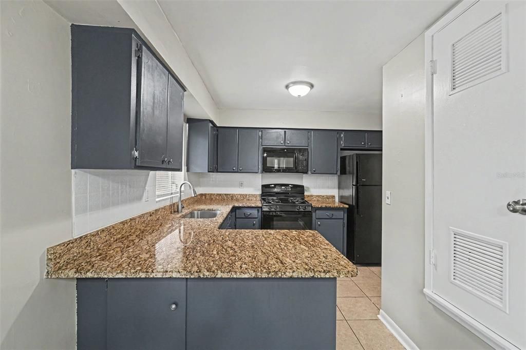 На продажу: $269,900 (3 спален, 2 ванн, 1372 Квадратных фут)