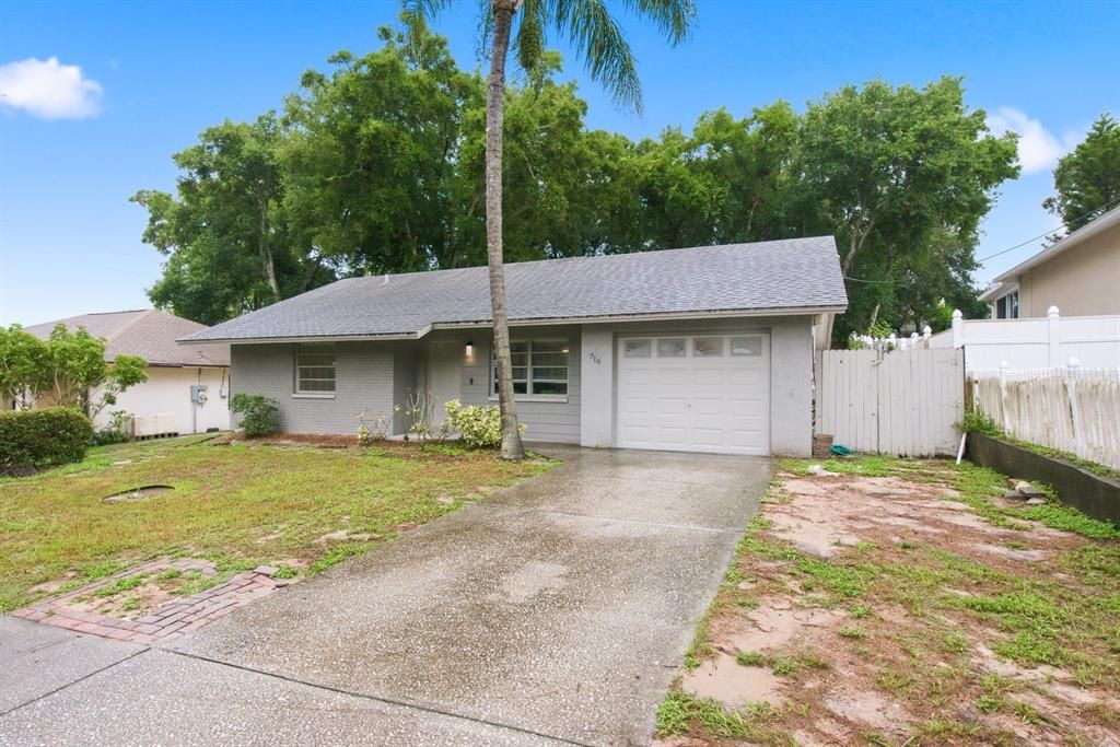 Activo con contrato: $295,000 (2 camas, 2 baños, 1093 Pies cuadrados)