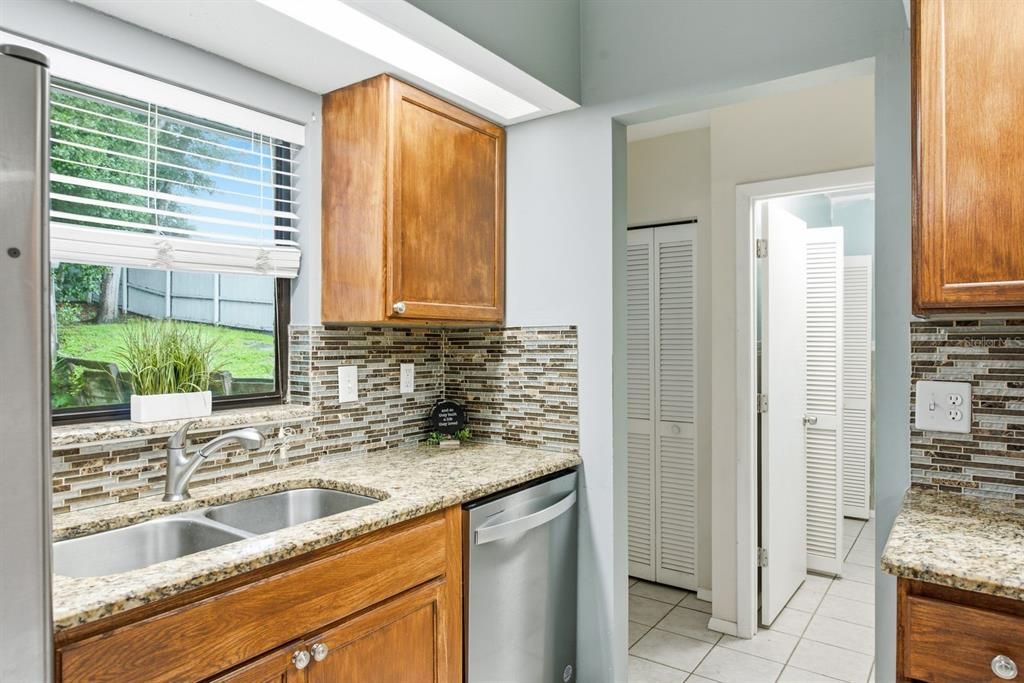 Activo con contrato: $295,000 (2 camas, 2 baños, 1093 Pies cuadrados)