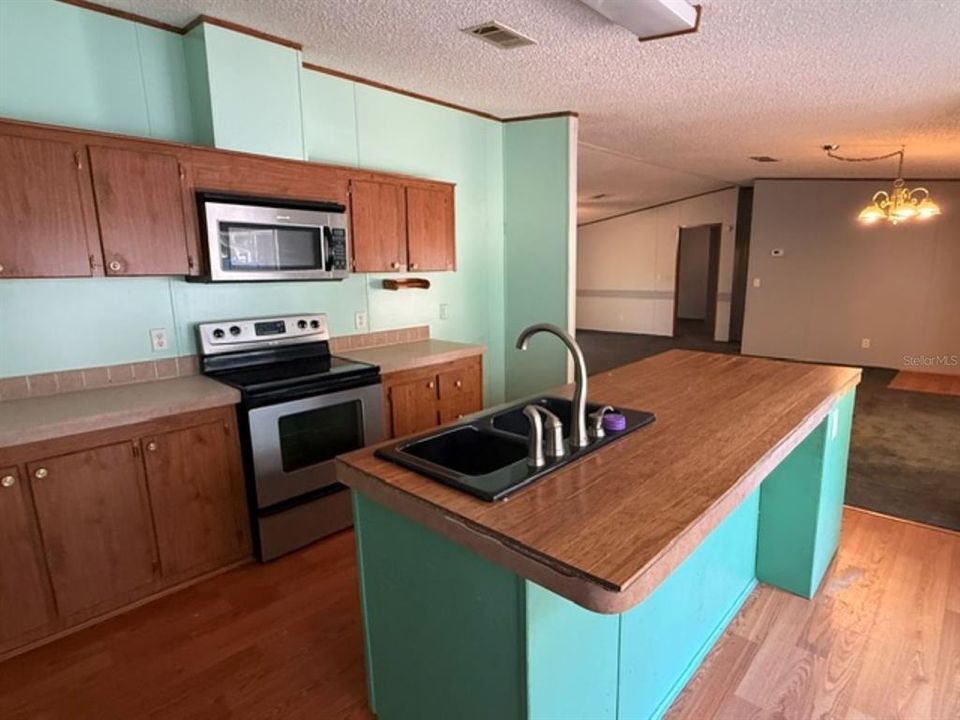 En Venta: $134,000 (3 camas, 2 baños, 1352 Pies cuadrados)