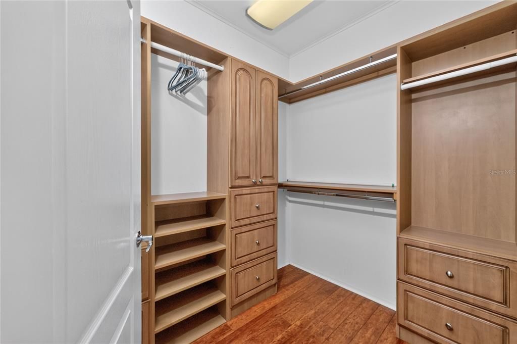 На продажу: $310,000 (3 спален, 2 ванн, 1944 Квадратных фут)