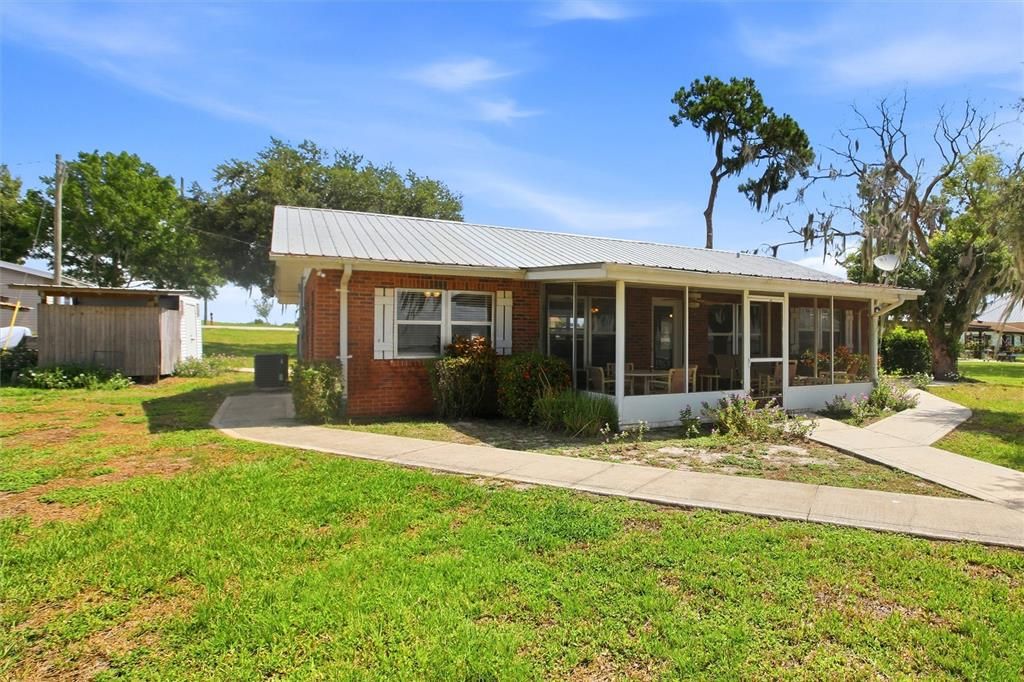 Activo con contrato: $655,000 (4 camas, 2 baños, 1448 Pies cuadrados)