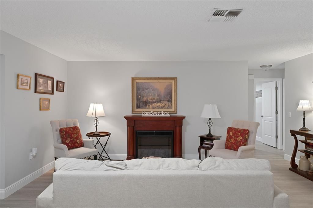 Activo con contrato: $325,900 (2 camas, 2 baños, 1674 Pies cuadrados)