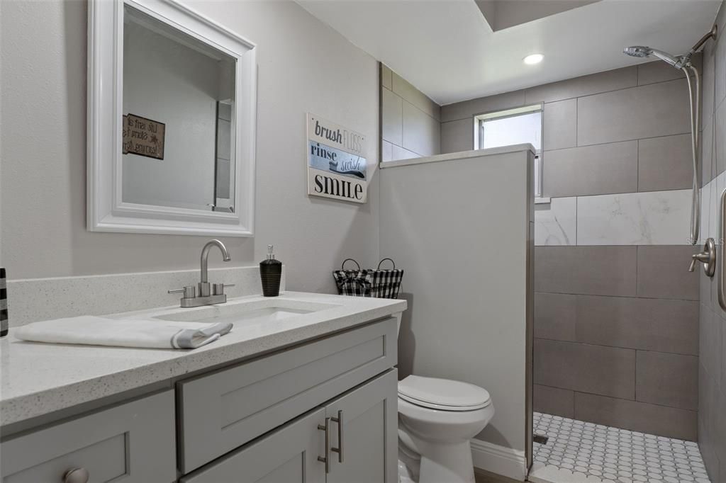 Activo con contrato: $325,900 (2 camas, 2 baños, 1674 Pies cuadrados)