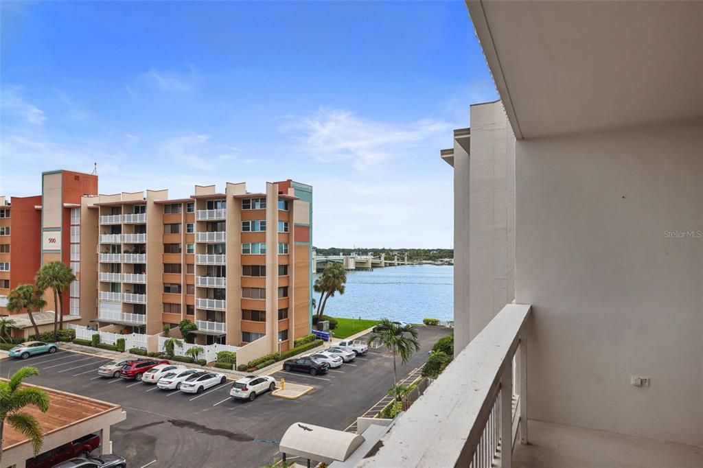 For Rent: $2,200 (1 beds, 1 baths, 885 Square Feet)