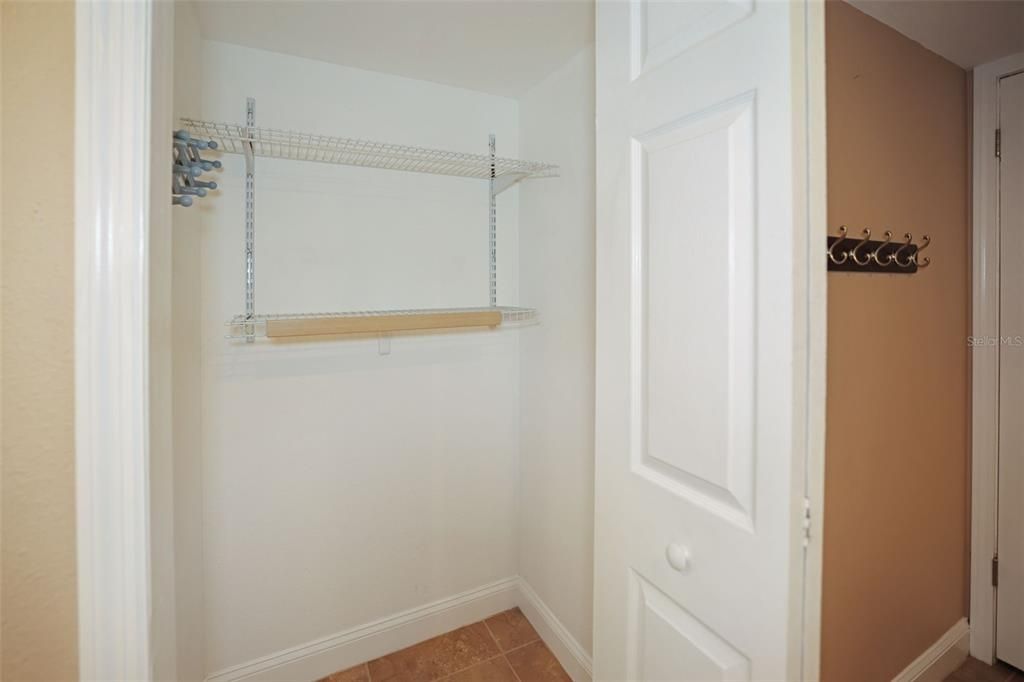 For Rent: $2,200 (1 beds, 1 baths, 885 Square Feet)
