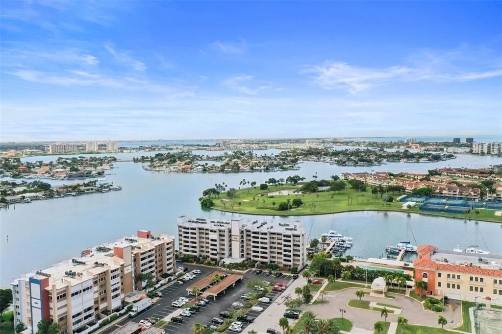For Rent: $2,200 (1 beds, 1 baths, 885 Square Feet)