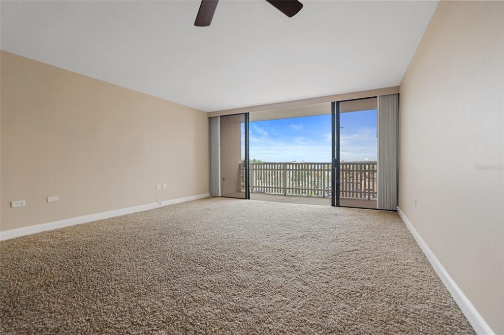 For Rent: $2,200 (1 beds, 1 baths, 885 Square Feet)