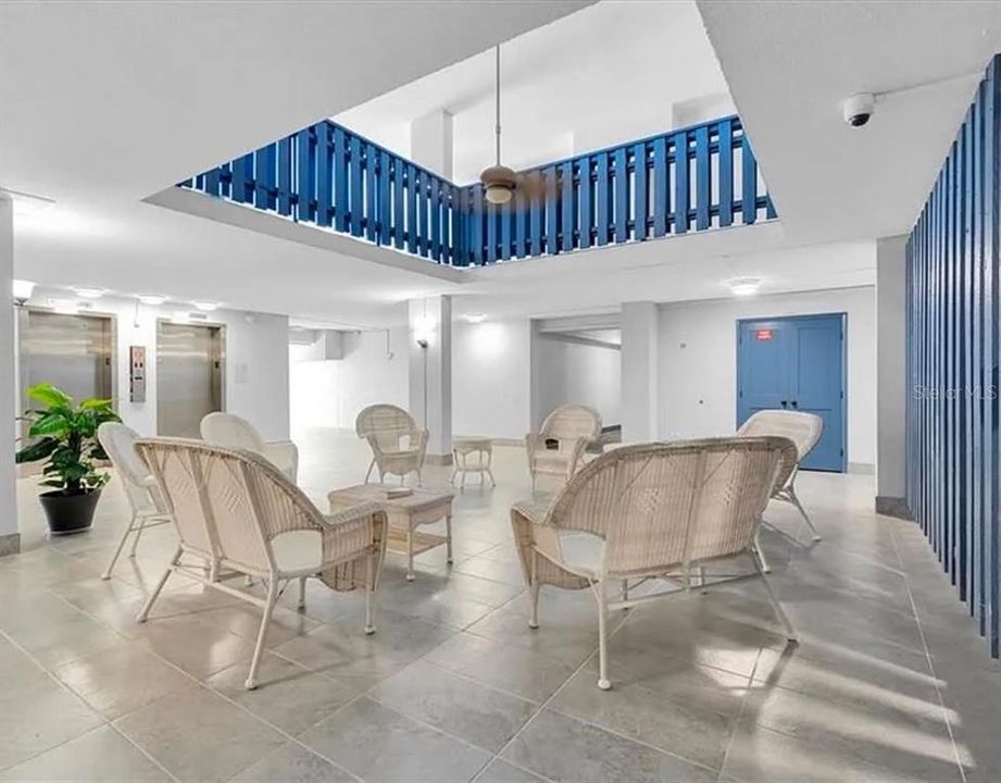 For Rent: $2,200 (1 beds, 1 baths, 885 Square Feet)