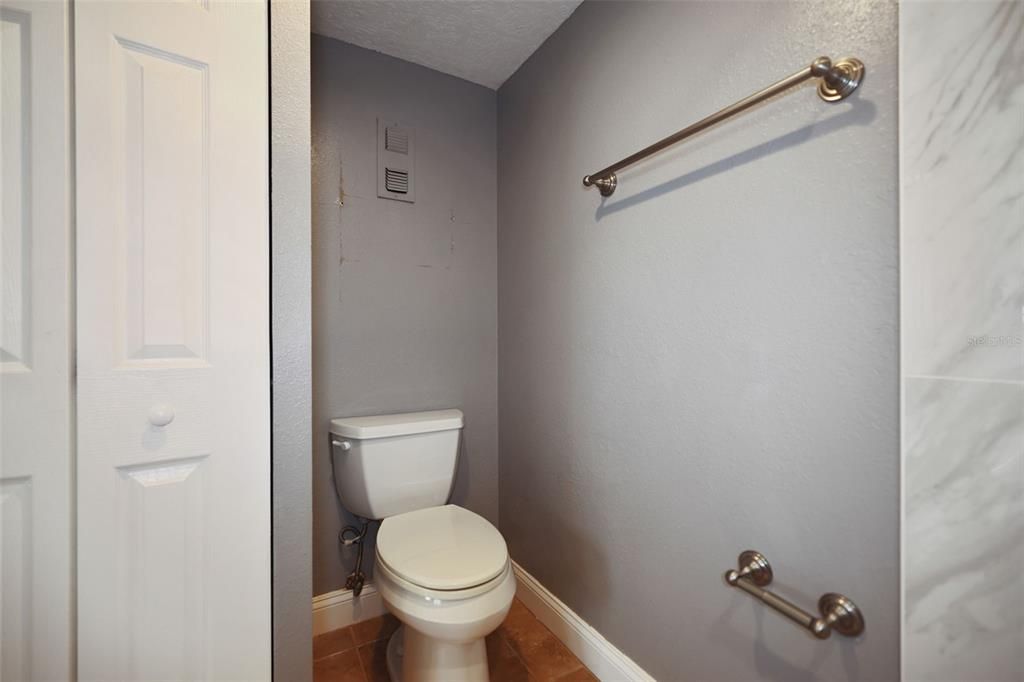 For Rent: $2,200 (1 beds, 1 baths, 885 Square Feet)