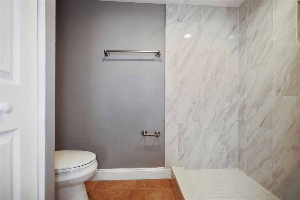 For Rent: $2,200 (1 beds, 1 baths, 885 Square Feet)