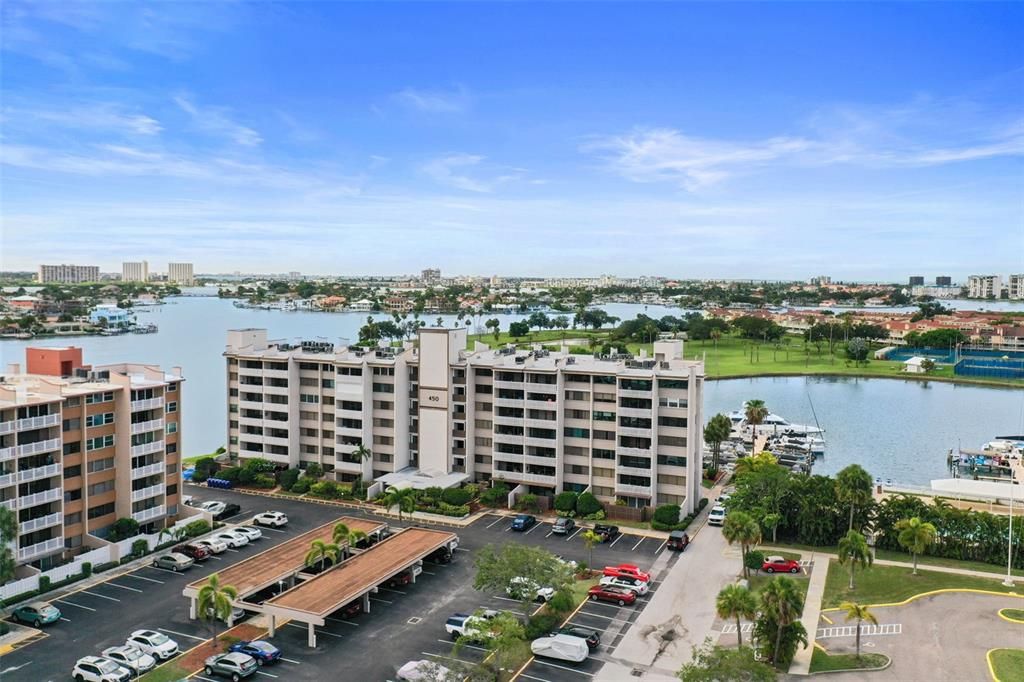 For Rent: $2,200 (1 beds, 1 baths, 885 Square Feet)