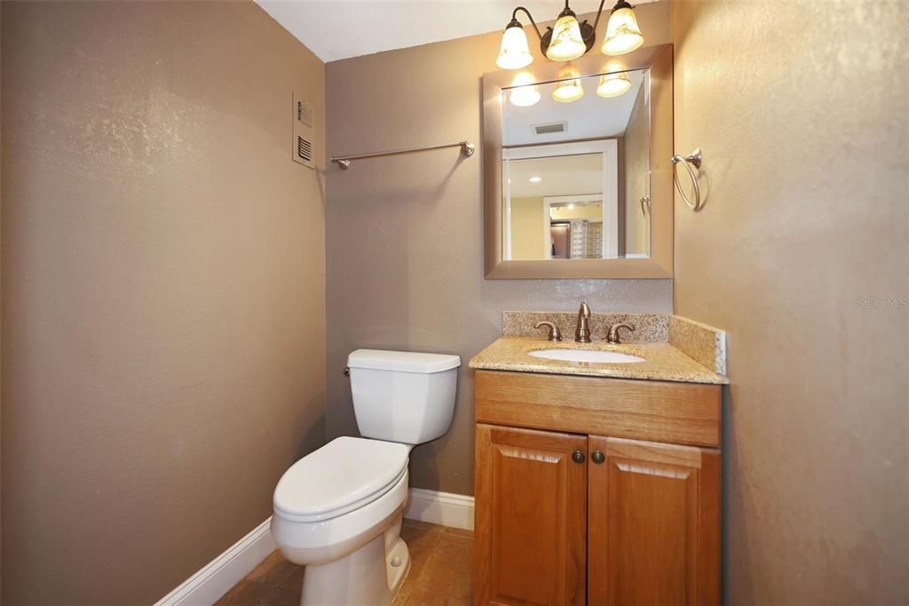 For Rent: $2,200 (1 beds, 1 baths, 885 Square Feet)