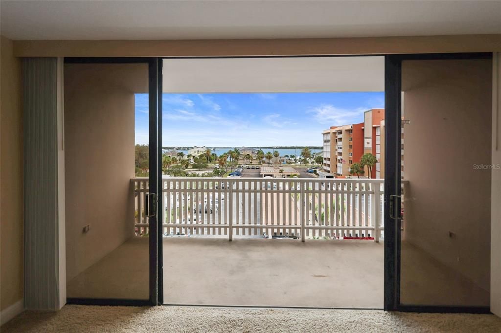 For Rent: $2,200 (1 beds, 1 baths, 885 Square Feet)