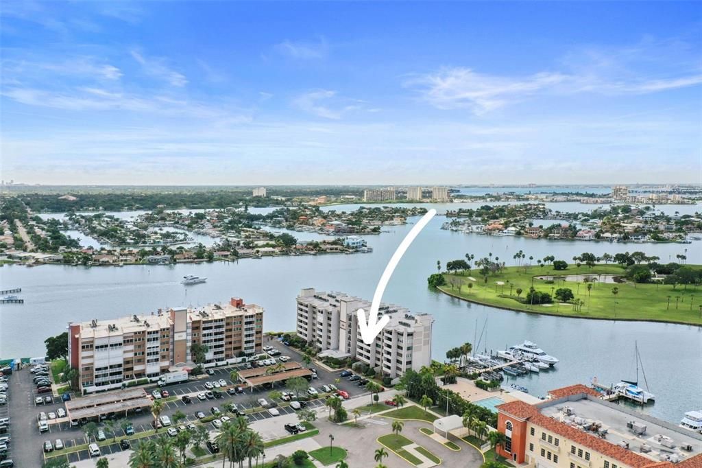 For Rent: $2,200 (1 beds, 1 baths, 885 Square Feet)