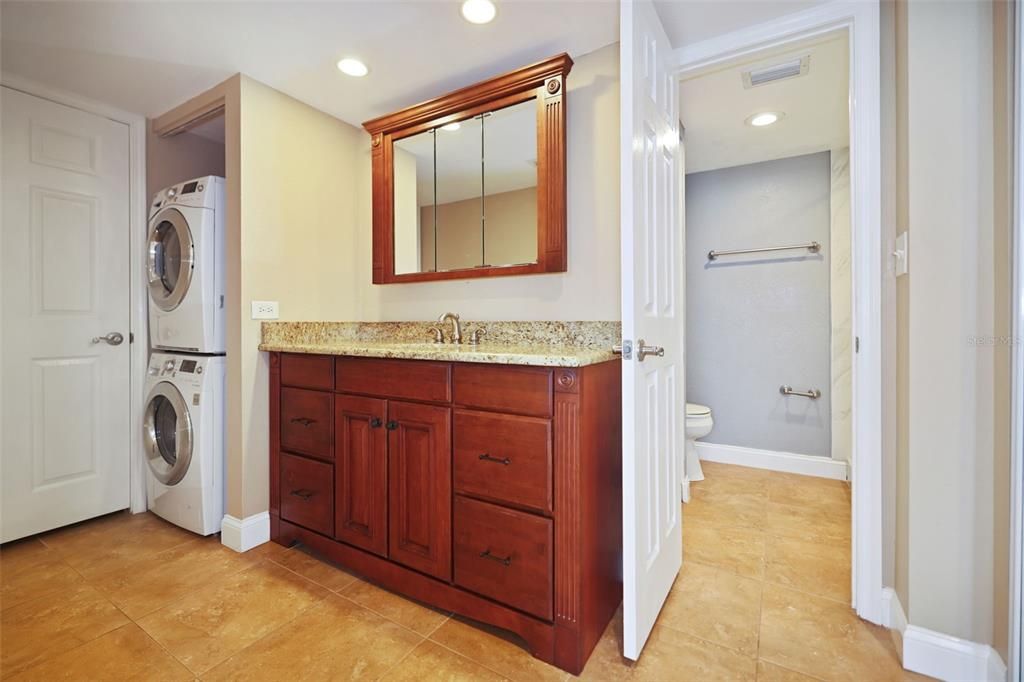 For Rent: $2,200 (1 beds, 1 baths, 885 Square Feet)