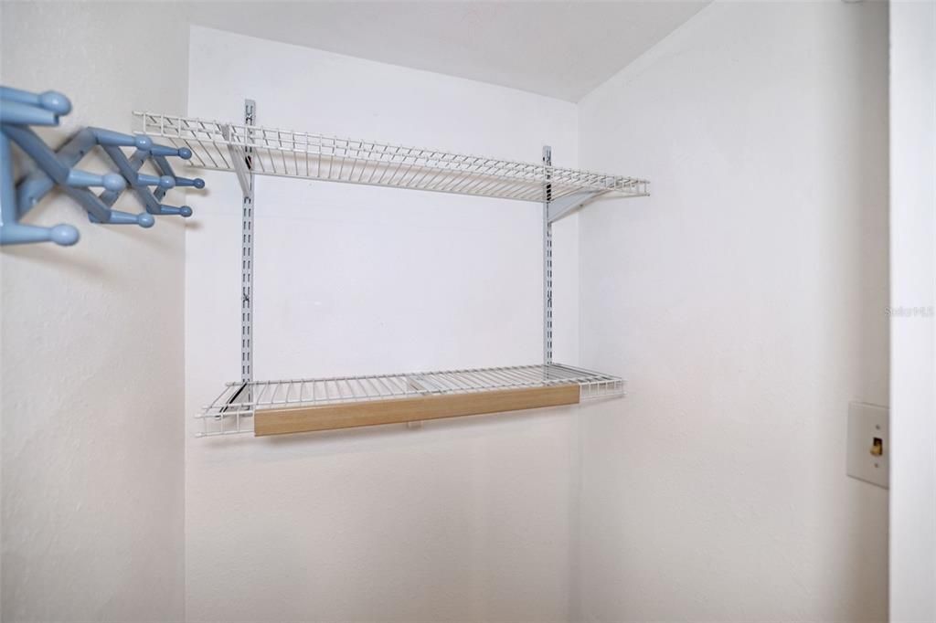 For Rent: $2,200 (1 beds, 1 baths, 885 Square Feet)