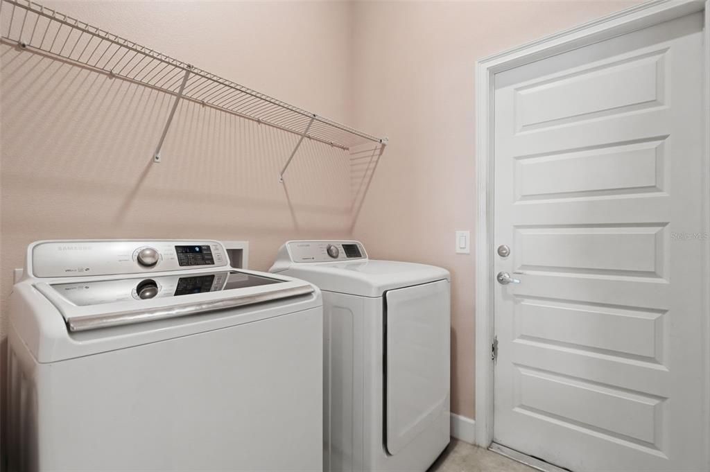 На продажу: $375,000 (4 спален, 2 ванн, 1820 Квадратных фут)