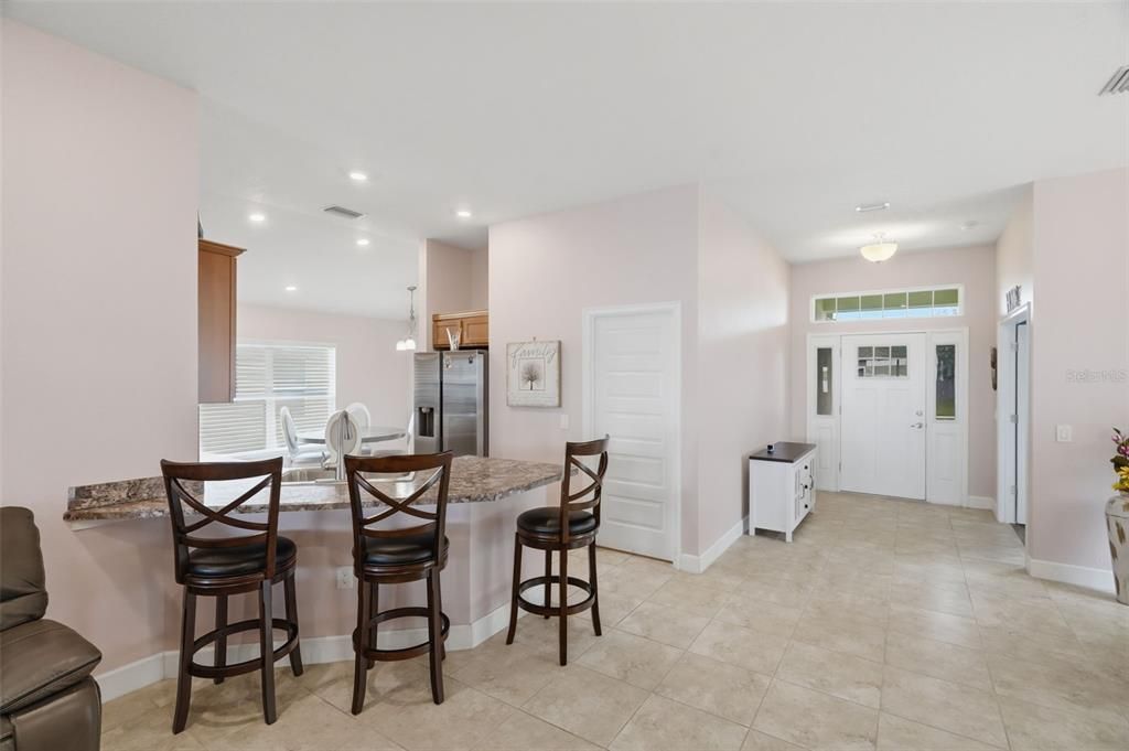 На продажу: $375,000 (4 спален, 2 ванн, 1820 Квадратных фут)