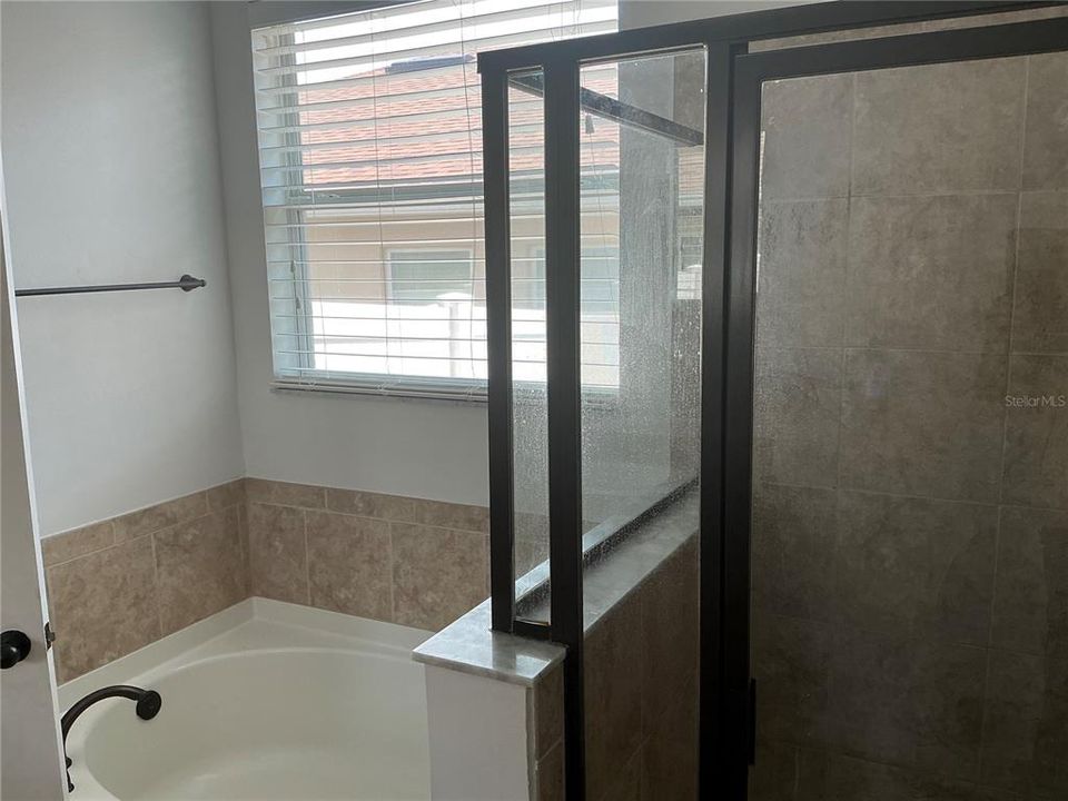 For Rent: $2,600 (3 beds, 2 baths, 1865 Square Feet)