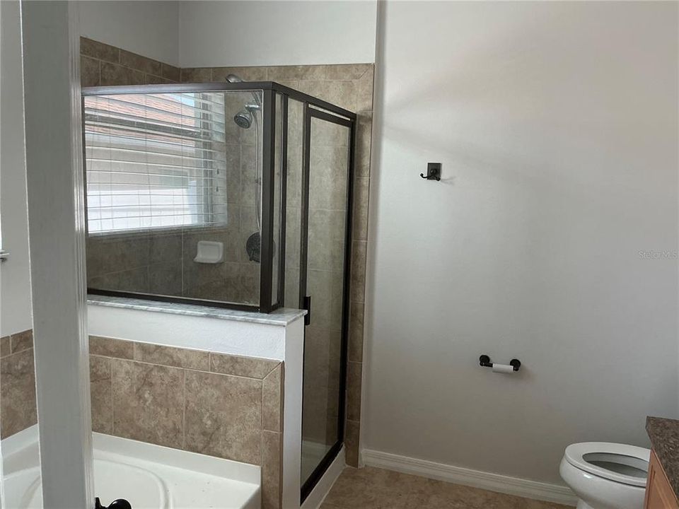 For Rent: $2,600 (3 beds, 2 baths, 1865 Square Feet)