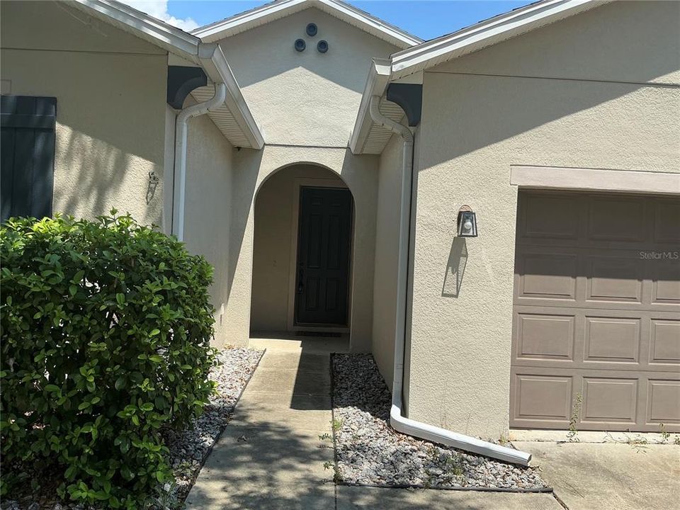 For Rent: $2,600 (3 beds, 2 baths, 1865 Square Feet)