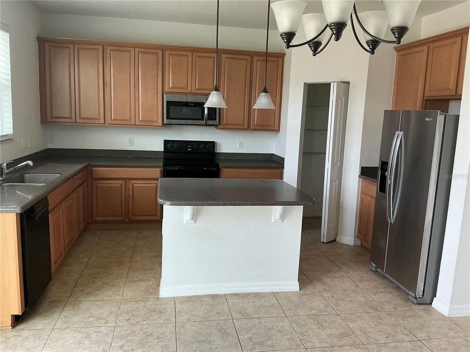 For Rent: $2,600 (3 beds, 2 baths, 1865 Square Feet)