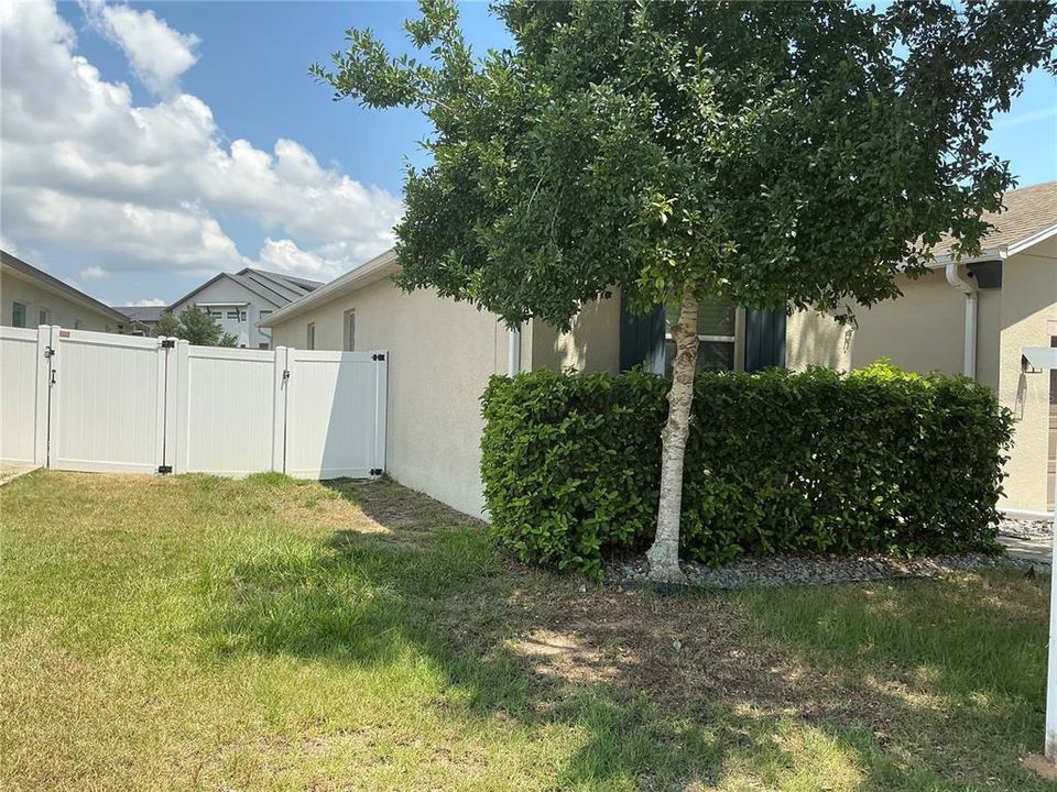 For Rent: $2,600 (3 beds, 2 baths, 1865 Square Feet)