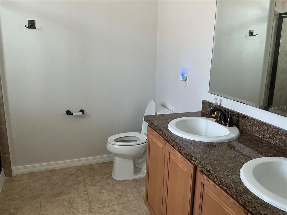 For Rent: $2,600 (3 beds, 2 baths, 1865 Square Feet)