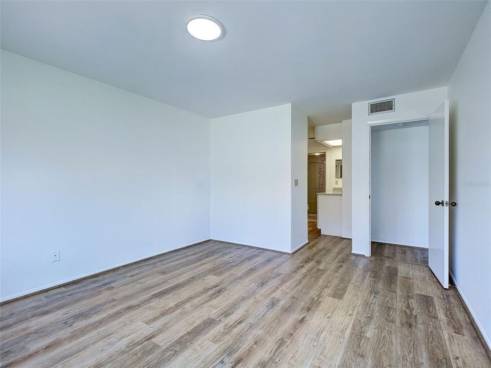 На продажу: $235,000 (2 спален, 2 ванн, 1260 Квадратных фут)