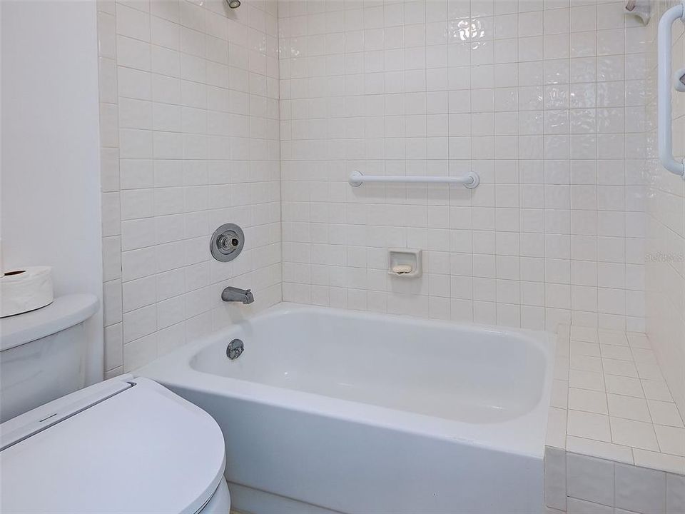 На продажу: $235,000 (2 спален, 2 ванн, 1260 Квадратных фут)