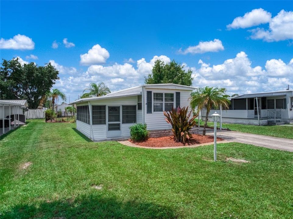 For Sale: $99,900 (2 beds, 1 baths, 672 Square Feet)