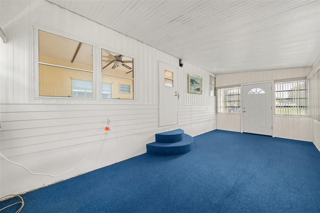 For Sale: $99,900 (2 beds, 1 baths, 672 Square Feet)